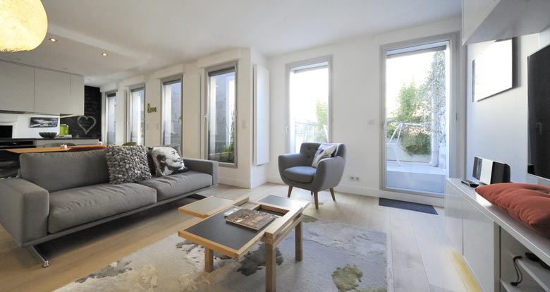 Un architecte d'intérieur réalise un projet de salon contemporain à Aix en Provence