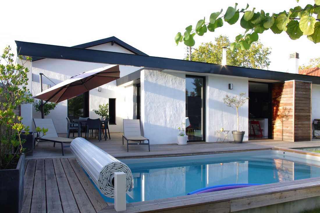 Aménagement d'une piscine par un architecte spécialiste des extensions de maison à Aix-en-Provence