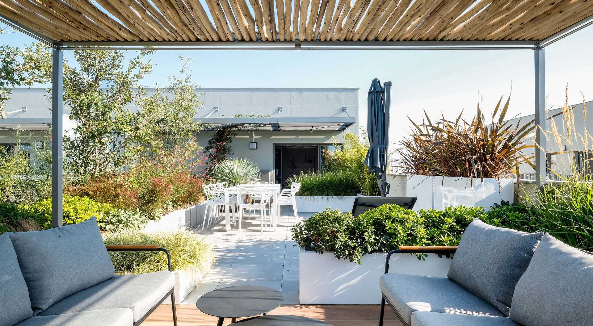 A landscape designers renovates a pool space in a garden in Aix-en-Provence