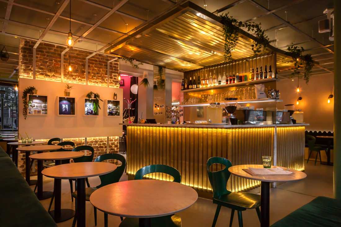 Bar du restaurant après les travaux d'aménagement par un architecte à Aix-en-Provence