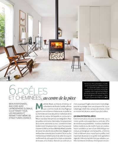 Article du magazine Maison & Travaux sur les poeles à bois au milieu de la pièce de vie