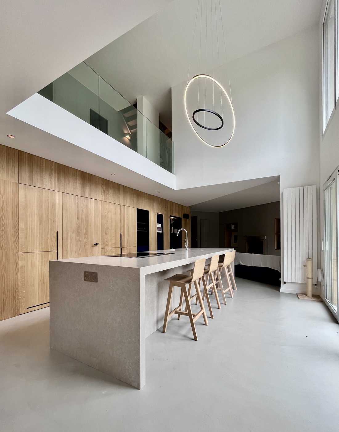 Contemporary house with high ceilings designed by an architect in Aix-en-Provence