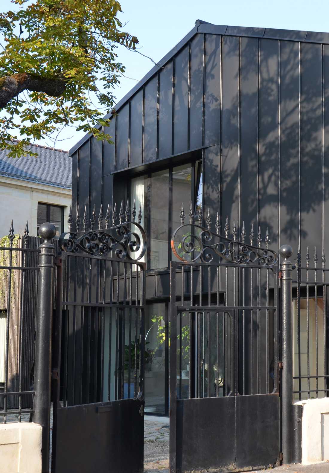 Extension contemporaine d'une maison ancienne conçue par un architecte dans les Bouches-du-Rhône
