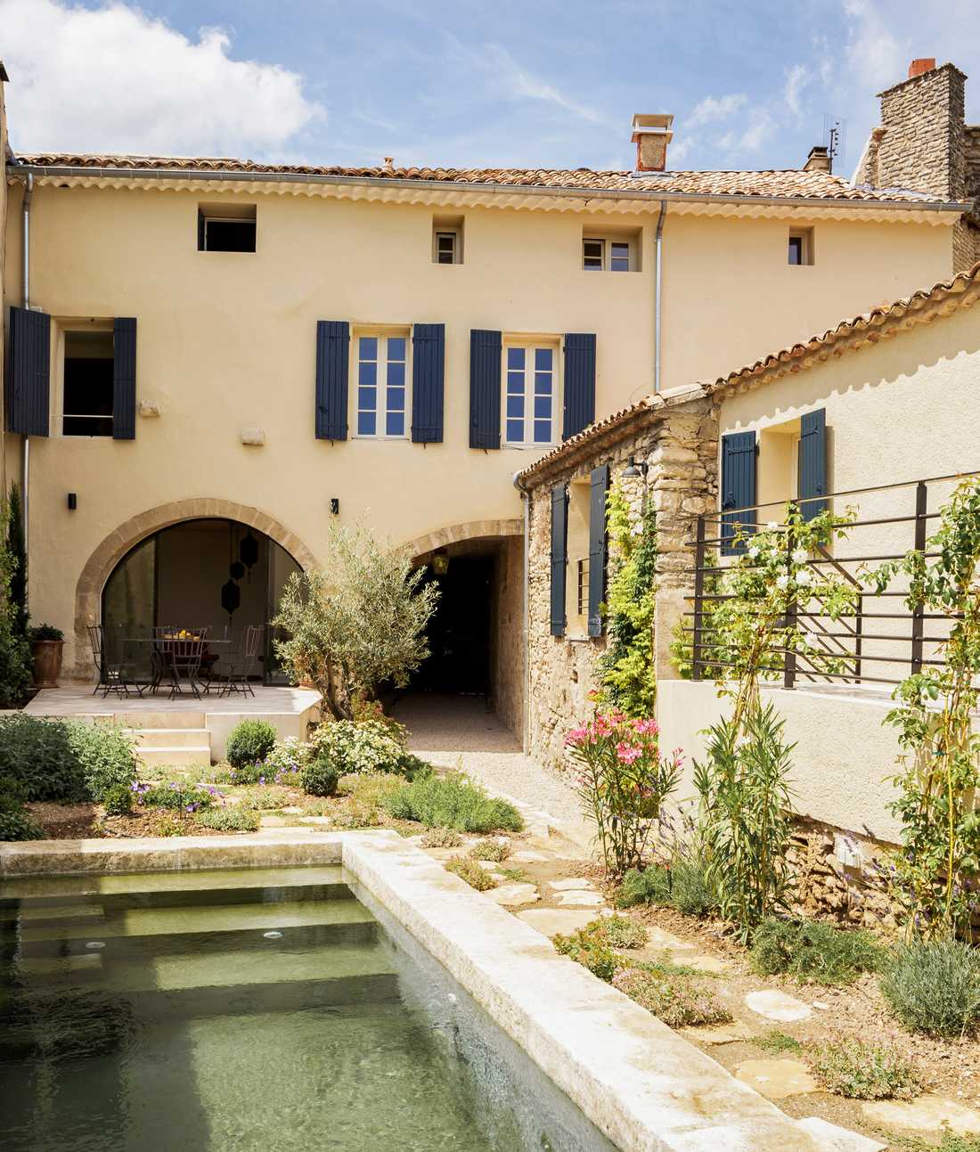 Stone house in the Luberon renovated by an architect