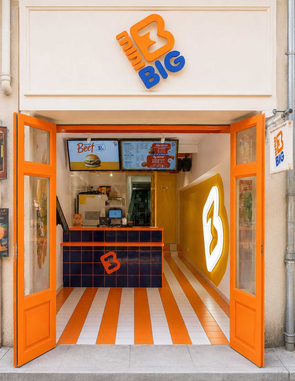 Vitrine du fast food aménagé par un architecte d'intérieur