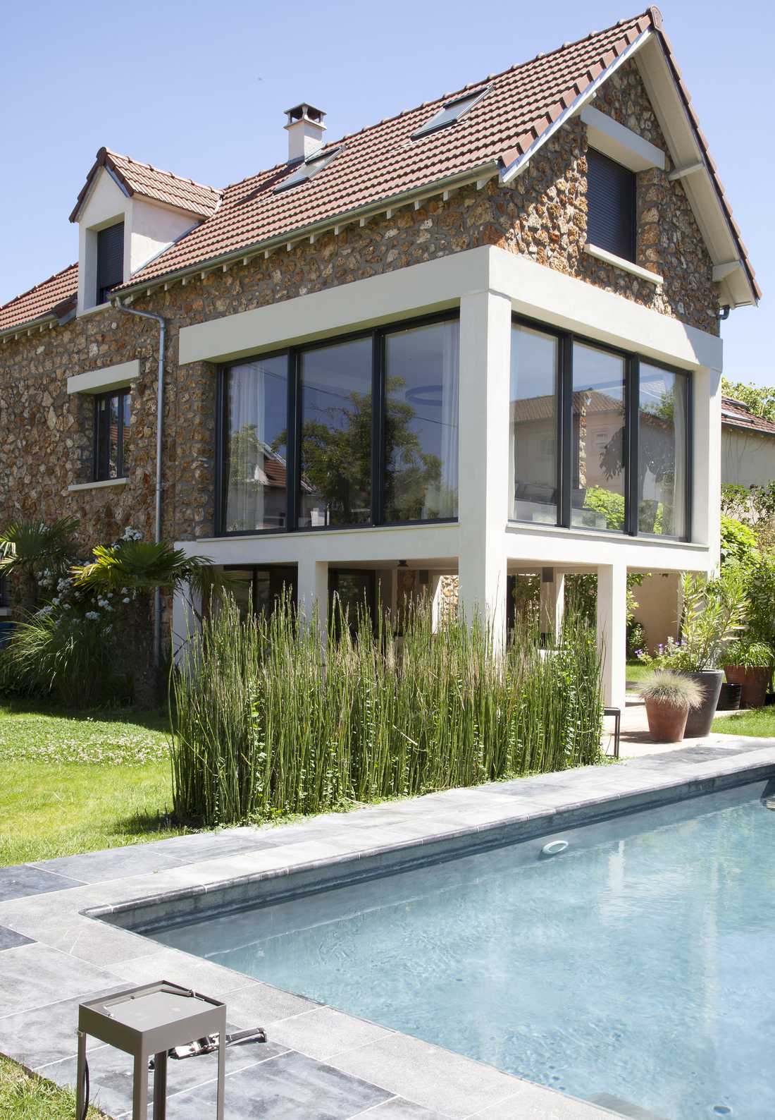 Extension of a millstone built by an architect in Bouches-du-Rhône