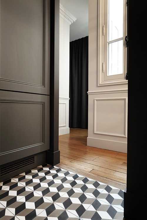 Carrelage moderne installé dans un appartement haussmannien par un architecte d'intérieur à Aix-en-Provence