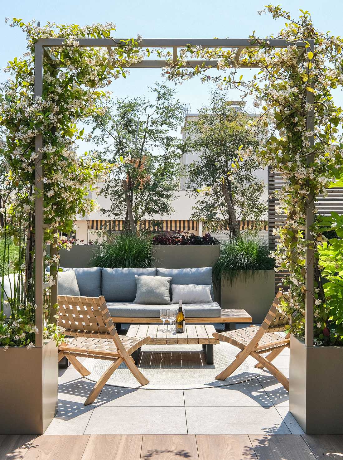 Landscape design of the terrace of a new apartment in Aix-en-Provence