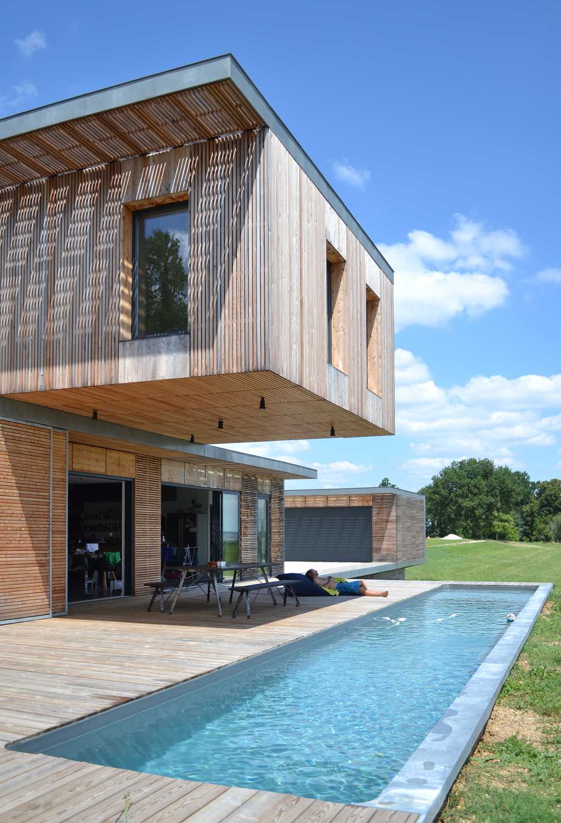 Contemporary wood and concrete house by an architect in Provence-Alpes-Côte d'Azur