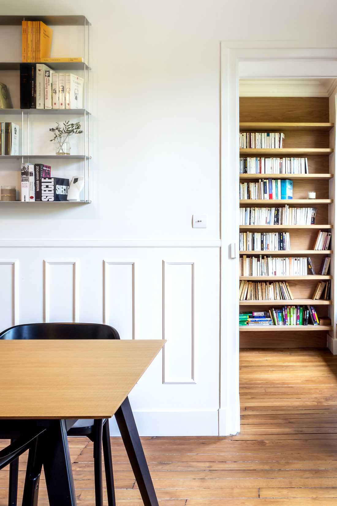 Circulation dans un appartement haussmannien renové par un architecte d'intérieur à Aix-en-Provence