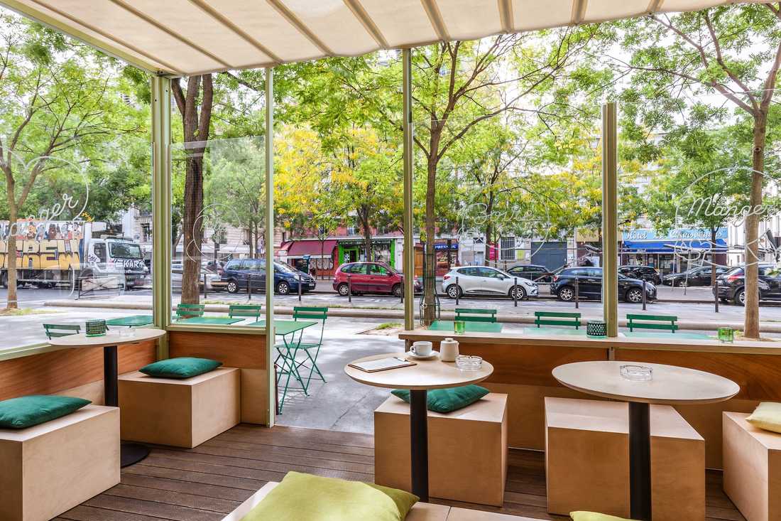 Terrasse couverte d'un restaurant aménagée par un architecte