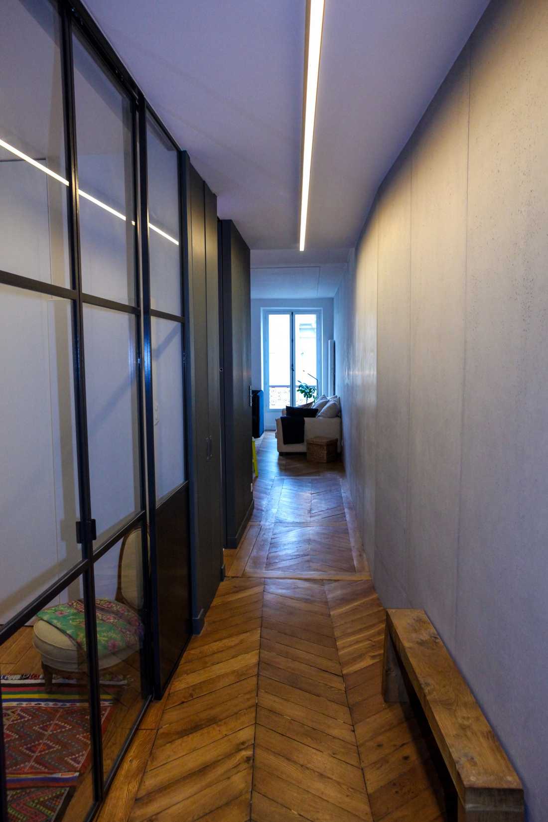 Couloir de l'appartement de 55m2 par un architecte d'intérieur