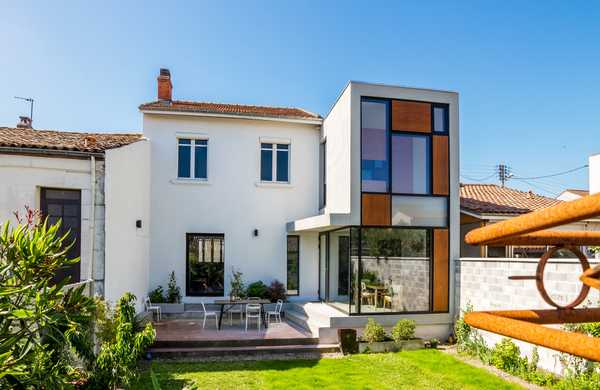 Contemporary town house extension