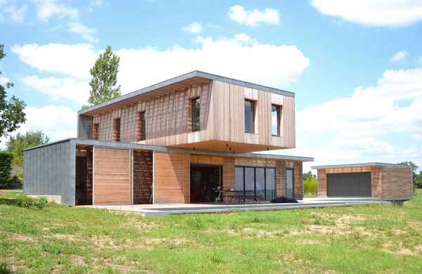 Réalisation d'une maison individuelle contemporaine avec bois et béton dans un esprit Loft par un architecte à Aix-en-Provence.