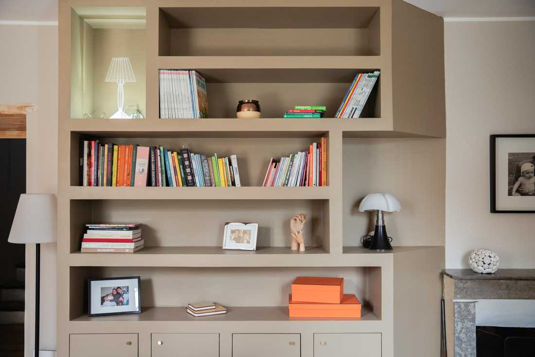 Bibliothèque sur mesure crée par un architecte d’intérieur dans le Vaucluse