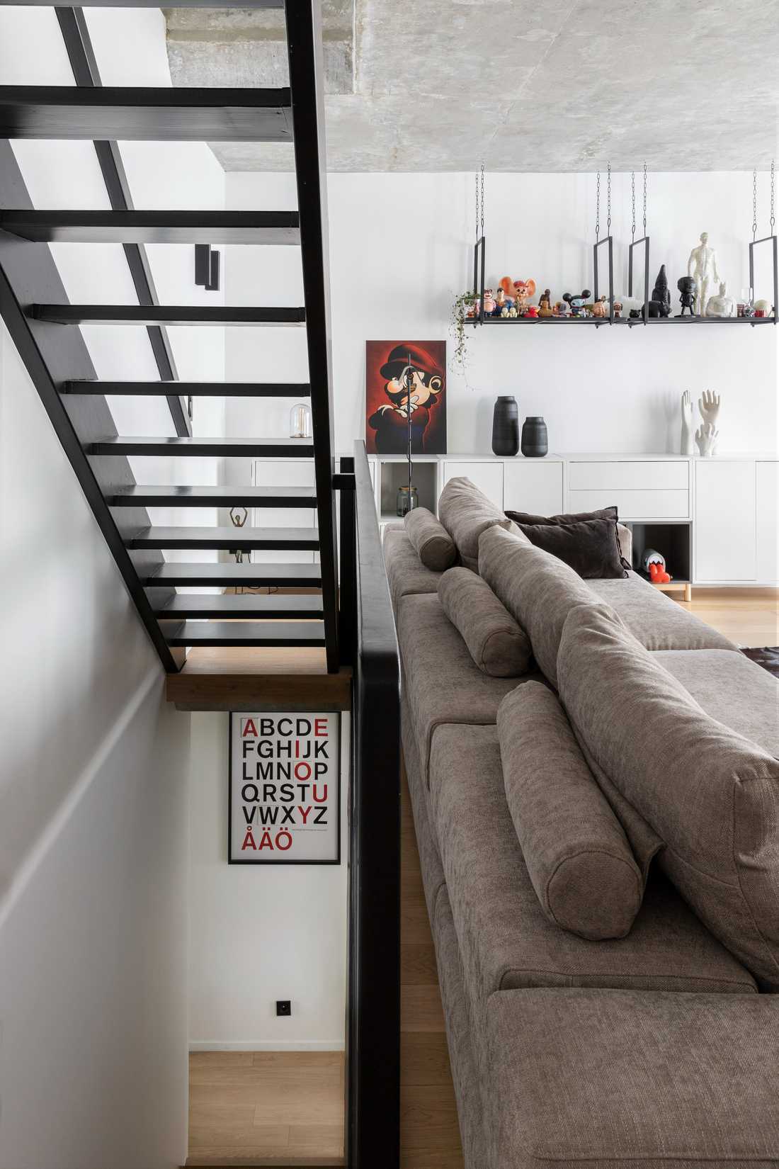 Escalier intérieur d'un triplex conçu par un architecte à Aix-en-Provence