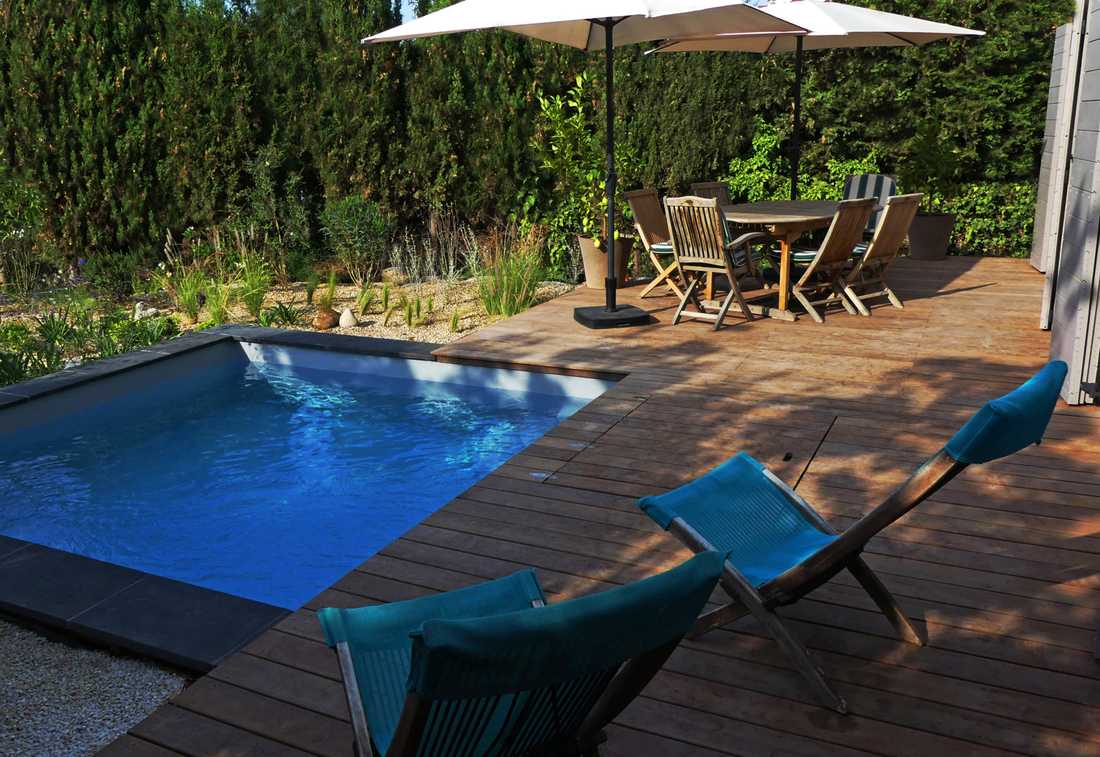 Micro-piscine dans un jardin écologique dans les Bouches-du-Rhône