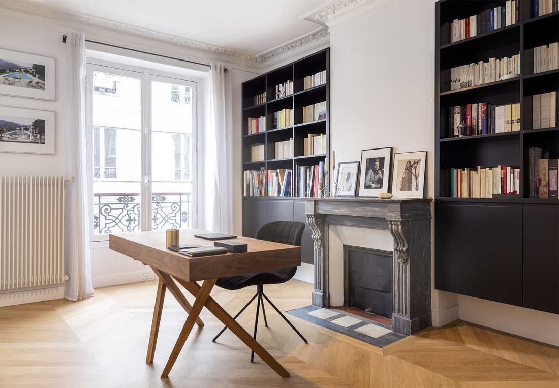 Bureau design dans un appartement haussmannien dans les Bouches-du-Rhône