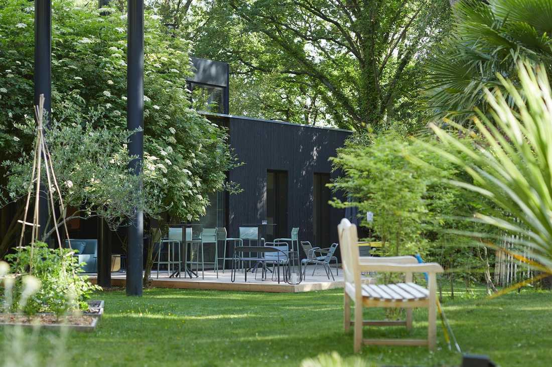 Construction d'un hôtel en pleine nature par un architecte à Aix-en-Provence