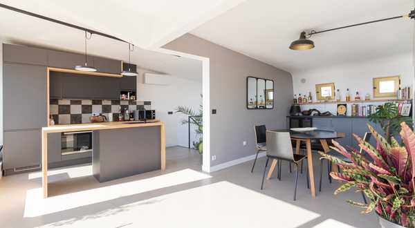 Avant-après de l'aménagement et la modernisation d'un appartement en duplex avec terrasse par un architecte d'intérieur à Aix-en-Provence.