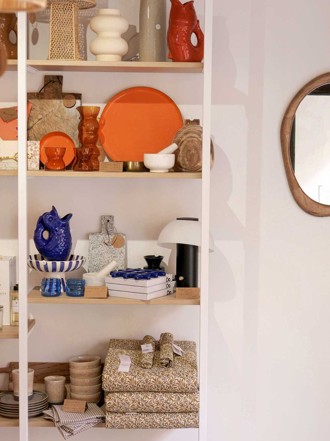 Presentoir conçu sur mesure pour une boutique dans le Luberon